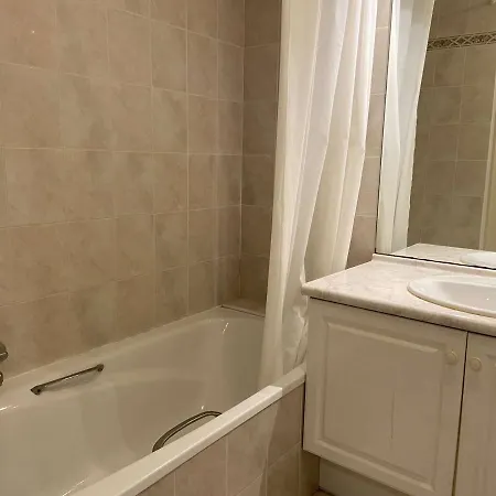 2p Calme Avec Piscine, Terrasse Et Parking - - Fr-1-226a-78 *